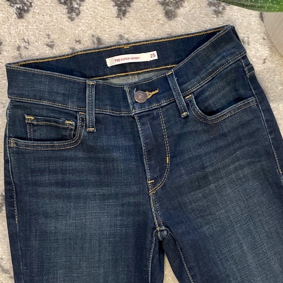 Levi's 710 Super Skinny Dark Wash - Size 25 - Picture 3 of 10